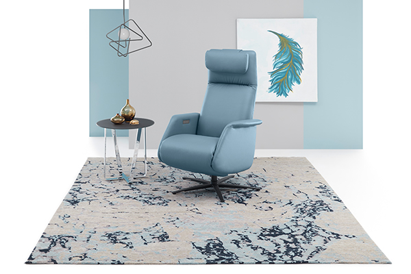 em_240_freisteller-iceblue