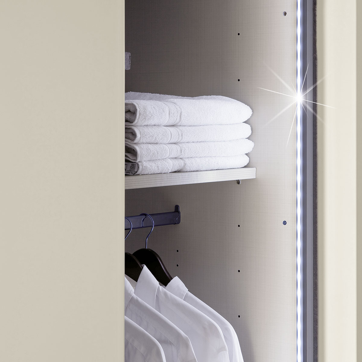 Schwebetürenschrank 3-türig in Alpinweiß