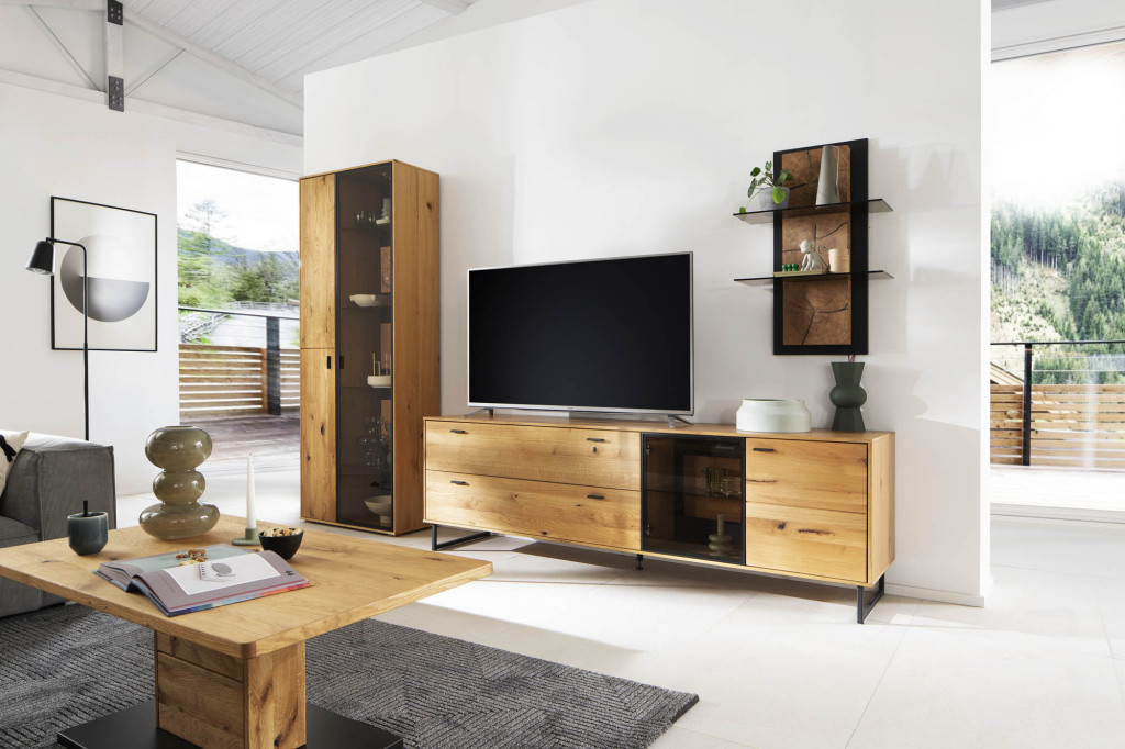 Wohnkombination in Asteiche furniert