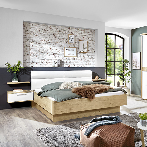 Schlafzimmer in Wildeiche/Lack weiß