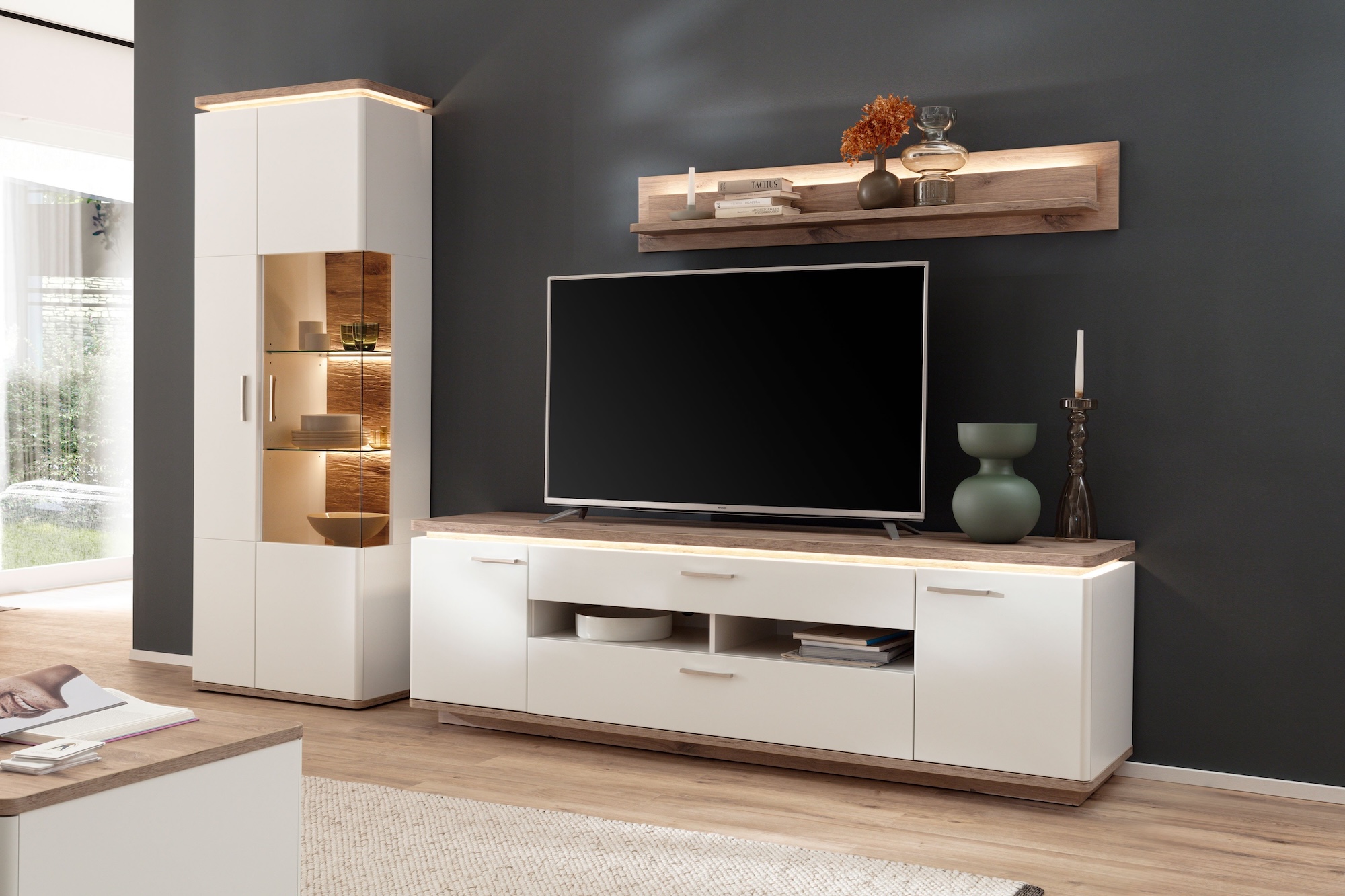 Wohnkombination in Lack Weiß