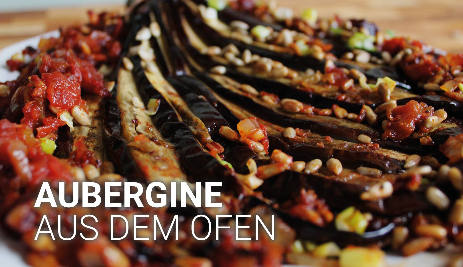 Gebackene Aubergine mit Tomatensoße | Küche | Magazin